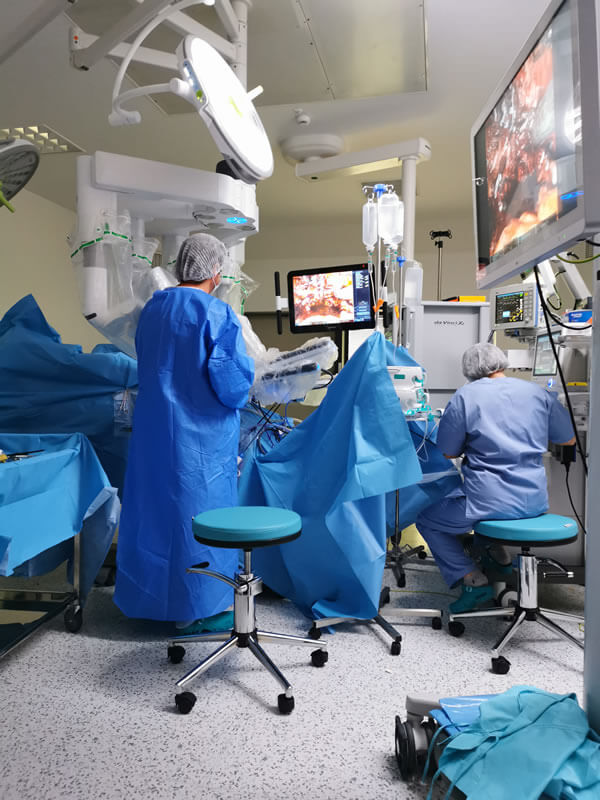 Dr Nita chirurgie robotica